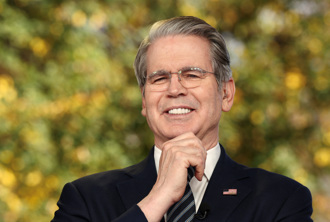 川普每人豪發６萬是真的？ 財政部長尷尬了：不是直接給錢