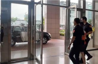 與女友鬧分手怒燒衣櫃釀大樓火警　19歲男遭公共危險罪送辦