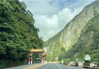 东北季风＋凤凰颱风夹击！台8线太鲁阁段下午1时预警封路