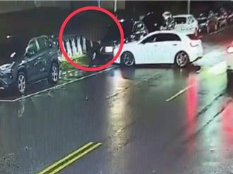搶車格遭車行老闆人肉占位   高雄妹驚呼「你不能這樣」