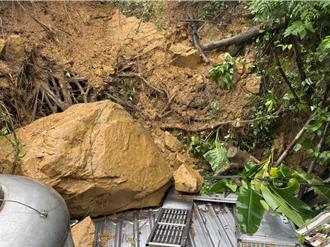 基隆大雨頻傳落石     拖板車轉彎撞破基隆港圍牆