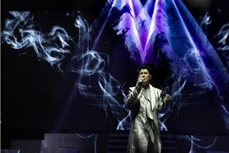 張信哲隔6年合體大咖天王 英國開唱〈太想愛你〉作曲人驚喜現身