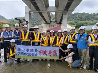 東豐快隧道開鑿中 隧道貫通石助孕送好運