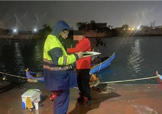 鳳凰颱風逼近　安平警籲加強防範勸離觀浪民眾