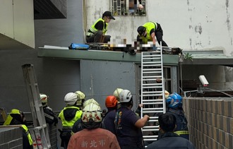 板橋13歲少女忘帶鑰匙　異想天開爬窗「意外墜樓」