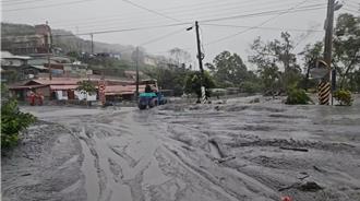 馬太鞍溪泥水溢流進萬榮！水利署長鞠躬道歉承認疏忽
