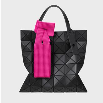 Apple聯手三宅一生  「一塊布」概念而生的iPhone Pocket月中開賣