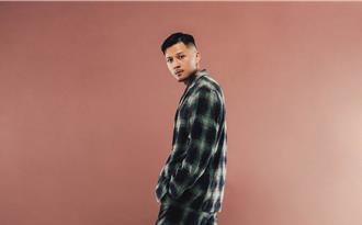男歌手大談色慾靠買醉逃避壓力 罕自剖內心脆弱面