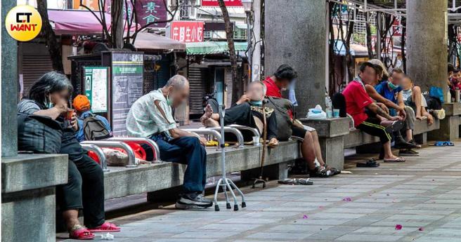 警方到场后，暂未发现以金钱交换个资情事，但仍对主导的黄姓男子等5人进行初步盘查。（图／示意图／资料照）