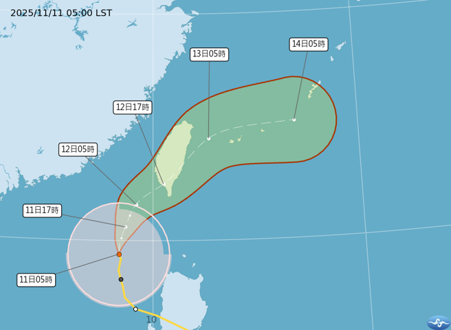 中颱鳳凰最新路徑稍微南修，不過氣象署強調不確定性仍很高，將持續觀察。（圖／中央氣象署）