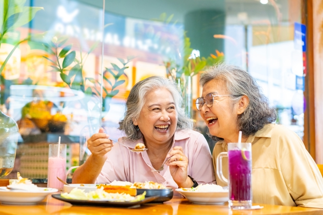 一項跨國研究發現，攝取較多植物性蛋白質食物的人，罹患慢性病風險較低，也比較長壽。（示意圖，Shutterstock／達志）