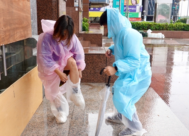 鳳凰颱風北轉逼近，氣象署發布陸上颱風警報，南部及東部地區須嚴防強風豪雨。（示意圖，記者姚志平／攝影）
