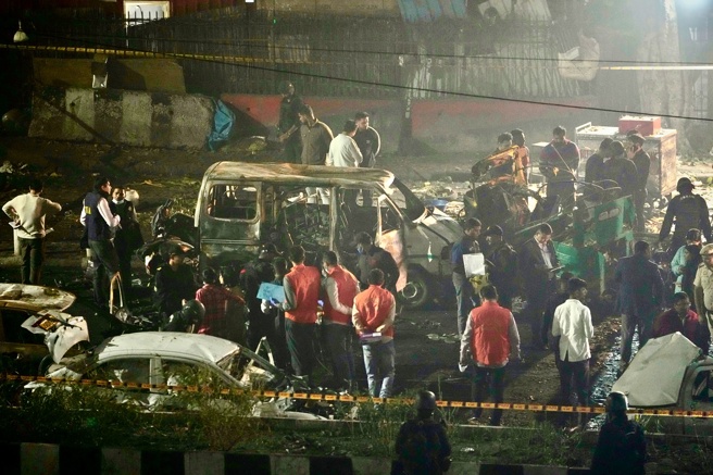 印度德里熱門觀光景點「紅堡」（Red Fort）附近10日晚間發生汽車爆炸事件，釀成至少10人死亡、逾30人重傷。（美聯社）