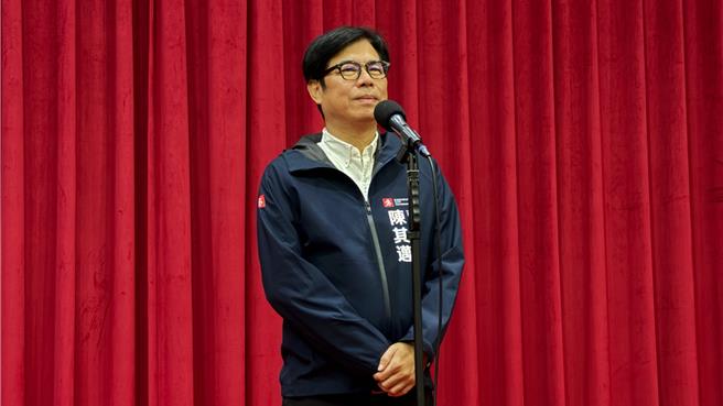 至於大眾所關心的颱風假，明天放假機率多高？陳其邁笑說，要看下午2點防颱準備會議後再來判斷。（柯宗緯攝）