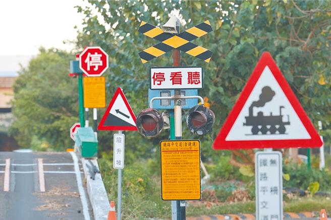 交通部公布的新制要求70歲以上民眾需更換駕照。圖為駕訓班訓練場。（本報資料照片）