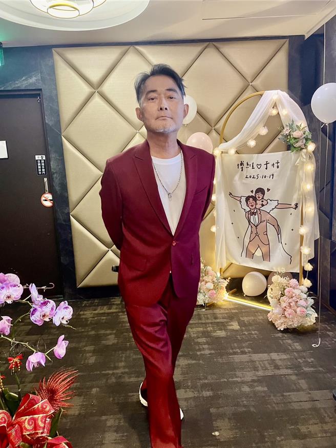 江國賓透露資深粉絲是婚禮新郎，早在一年前就透過經紀人祕密聯絡。（三立提供）