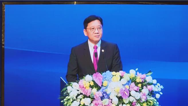 第21屆桂台經貿文化合作論壇今天（11日）在廣西南寧舉行開幕式，大陸全國台企聯總會長李政宏分別發表致詞。（藍孝威攝）