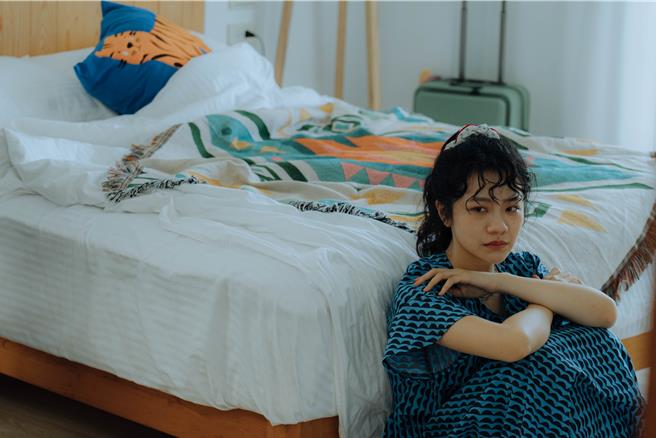 李玲葦面對男友的前女友現身，感情彷彿陷入「冰火兩重天」。（公視＋提供）