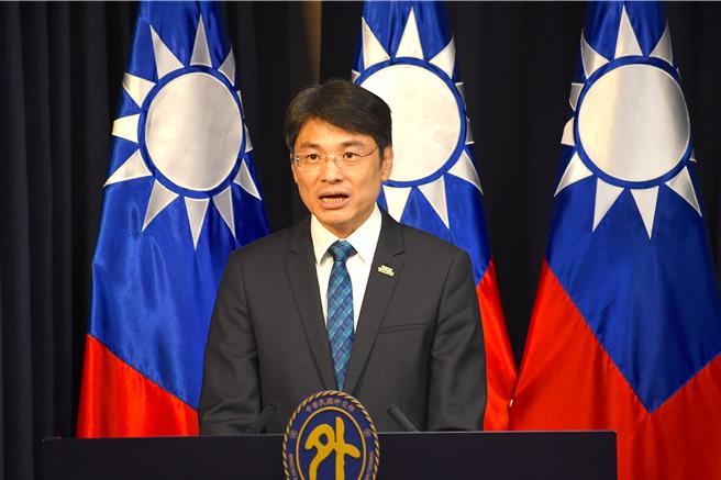 針對陸方外交官薛劍的言行，我外交部發言人蕭光偉回嗆，戰狼言行大開眼界、應尊重與台灣及他國好好相處。（劉宇捷攝）