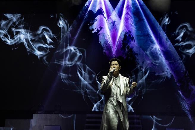 張信哲日前在英國倫敦開唱。（潮水音樂提供）