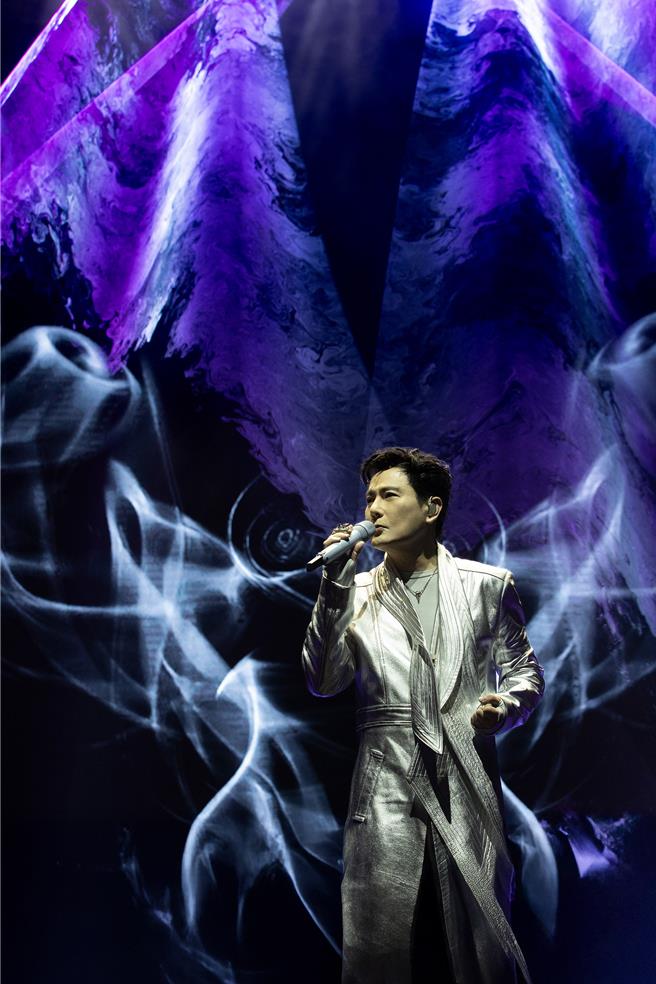 張信哲日前在英國倫敦開唱。（潮水音樂提供）