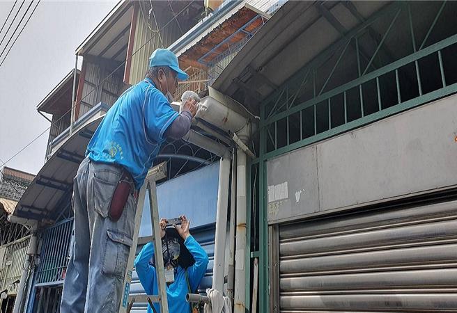 屏東縣繼9日出現縣內首例本土登革熱病例後，10日又新增1例，屏東衛生局已指示萬丹鄉公所成立鄉級緊急指揮中心，全力防堵疫情擴散。（屏縣府提供／謝佳潾屏東傳真）