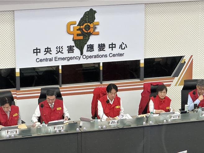 鳳凰颱風襲台，賴清德總統11日視察中央災害應變中心。（高鈞麟攝）