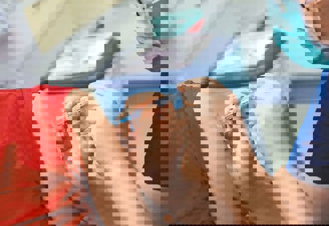 流感脫離流行期！疾管署預警：12月上旬恐再升溫、威力更猛（疫苗施打示意圖/本報資料照）