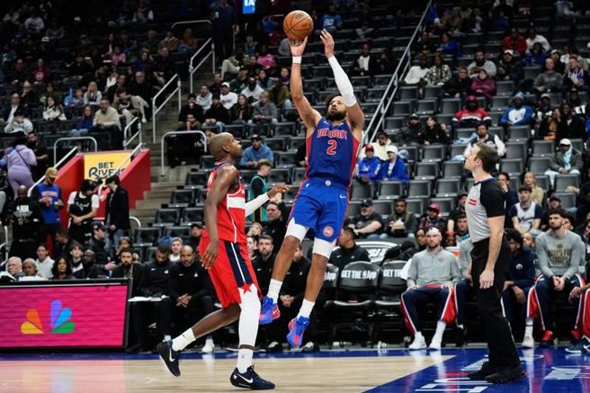 活塞后卫康寧汉跳投得分。（美联社）