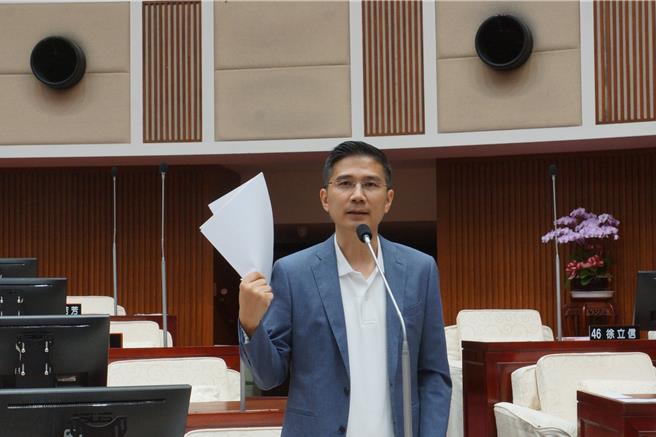 輝達海外總部確定落腳北士科T17、T18，台北市府與持有地上權的新光人壽合意解約，不過雙方「分手費」出現Logo調整費約4.5萬元、除草費80幾萬元等項目，前台積電工程師、北市議員曾獻瑩11日表示，與其糾纏於這些費用名目，不如思考延遲解約所衍生的時間成本。（台北市議員曾獻瑩提供／張珈瑄台北傳真）