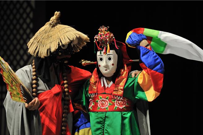 潮州大潮祭周末登場，來自韓國的鳳山假面舞將歡樂踩街。（潮州鎮公所提供／羅琦文屏東傳真）