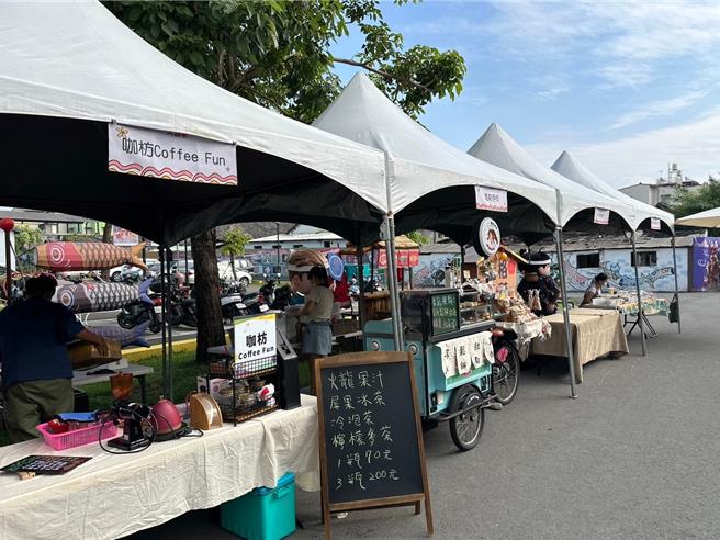 潮州大潮祭有許多美食攤。（潮州鎮公所提供／羅琦文屏東傳真）