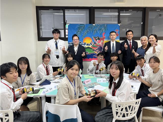 新竹县义民高中11日与日本姊妹校千种高校（Chikusa High School）举办STEAM教育与创客交流活动。（王惠慧摄）