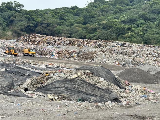 大里垃圾掩埋場。（陳雅惠服務處提供／李京昇台中傳真）