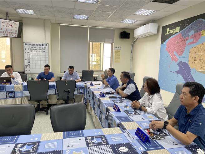 第四警分局在颱風前夕召開防颱整備會議。（台南市警第四分局提供／郭良傑台南傳真）
