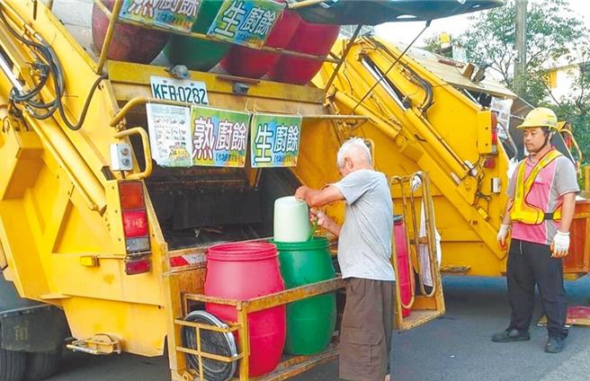 廚餘養豬仍未解禁，台中市每天約有300至350噸廚餘量，廚餘清運業者擔憂未來廚餘去化成一大挑戰。（台中市政府提供）