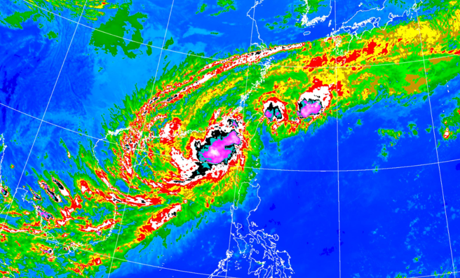 鳳凰颱風持續影響台灣。（圖／翻攝自氣象署）