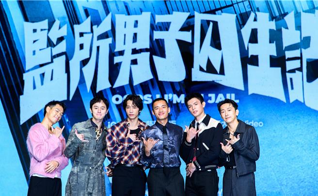 楊祐寧（左起）、張軒睿、劉以豪、陳澤耀、邱以太、施名帥11日出席《監所男子囚生記》首映會。（郭吉銓飾）