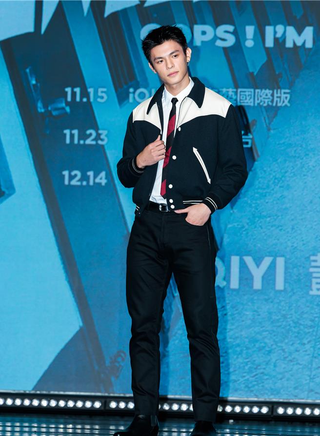 邱以太飾演小爸爸「中文」個性膽小。（郭吉銓飾）