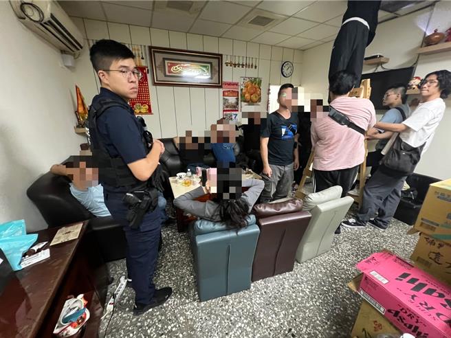 海山分局破獲天九牌賭場。（警方提供）