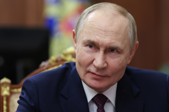 俄罗斯总统普丁10日在克宫发表谈话的神情。（美联社）