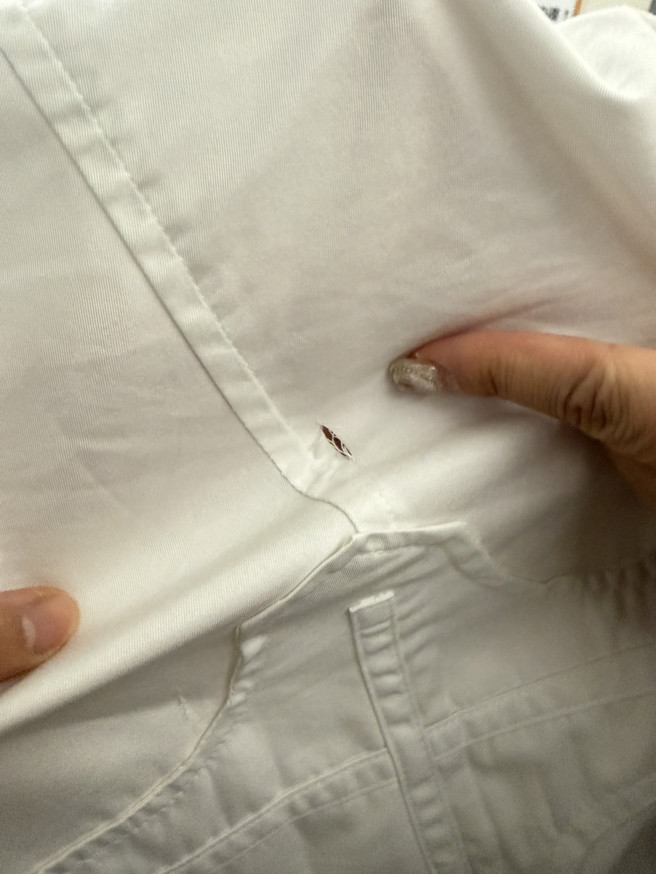 一名30歲曾姓男子在204泌尿科診間就診時，竟突然掏出預藏美工刀，朝知名泌尿科權威江漢聲醫師猛刺。（圖／簡銘柱翻攝）