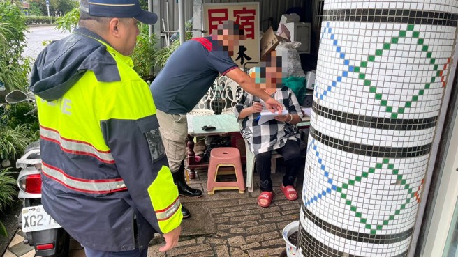 新城警分局联合军警消11日紧急动员，深入太鲁阁各村落执行预防性撤离。（图／简铭柱翻摄）