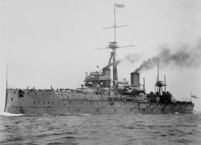 1906年的英國海軍無畏號戰艦，它開創了鋼鐵戰艦的新時代，之後各國紛紛仿效，形成「無畏艦軍備競賽」。(圖/shutterstock)
