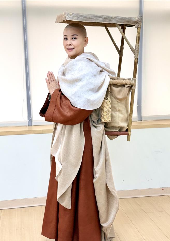 方馨剧中出家人造型。（林淑娟摄）