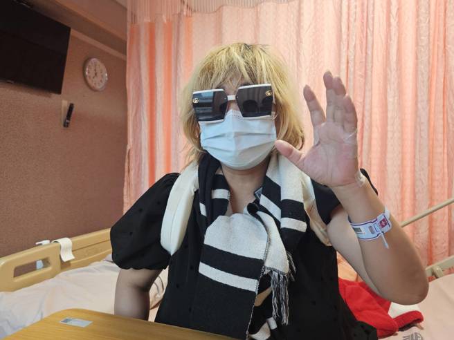 女戰神「激動姐」昨(10日)颱風夜騎車重摔，導致鎖骨2根、肋骨整排斷。(照片/讀者提供)