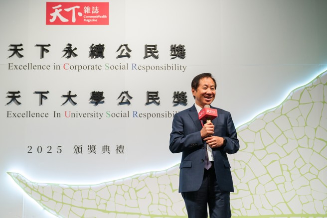 張國恩校長親自出席領獎，他強調：「教育的價值不在競爭，而在共好。唯有當教育成為共學的力量，社會才會真正邁向永續。」(東海大學提供)