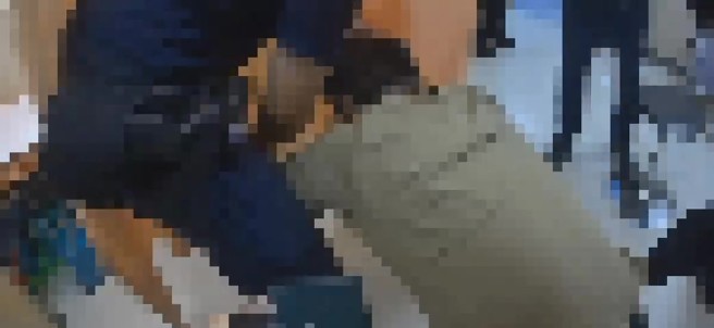 一名30岁曾姓男子在就诊时，竟持预藏美工刀攻击江汉声医师。（图／简铭柱翻摄）