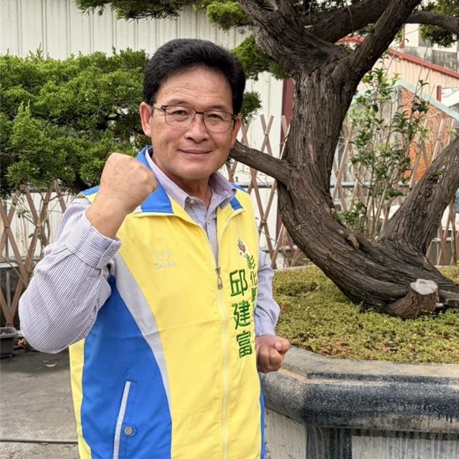 蓝营柯呈枋指控遭遇「假民调」，邱建富跨党派声援表示，非常理解被「消失」的感受。（邱建富提供／叶静美彰化传真）