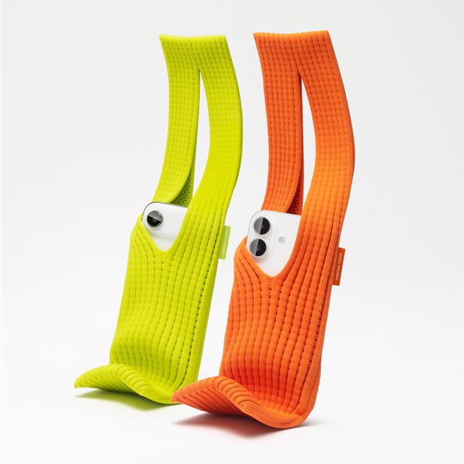 iPhone Pocket為Apple與三宅一生合作推出的時尚單品，Apple Design Studio於全程密切合作，並在設計與製作各階段提供見解。（圖／Apple）